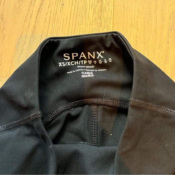 SPANXshape™ Booty Boost® - Picture 4 of 5